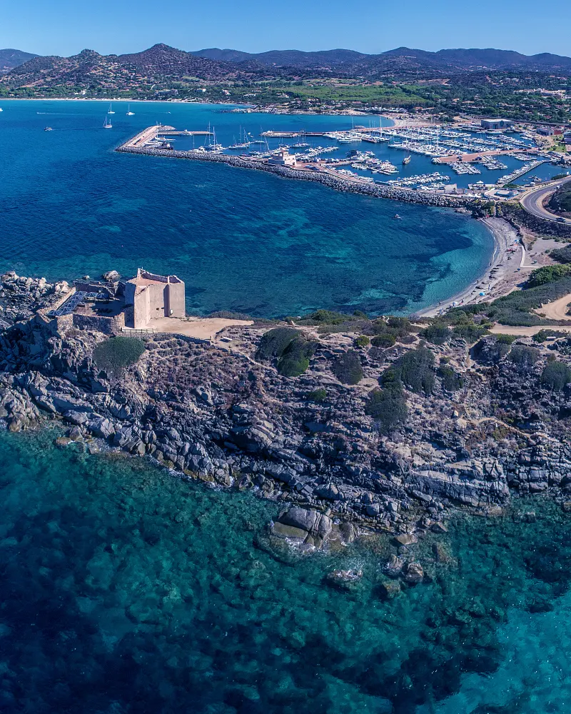 Sud Nautica noleggio gommoni ed escursioni a Villasimius - dove siamo - panoramica La Fortezza Vecchia e Porto